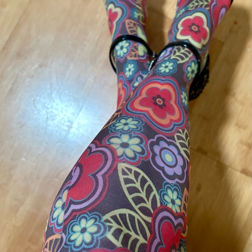 Colorful Patterned Leggings Set - Picture 2 of 9